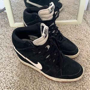 Nike black/off white sneaker heels sz 7 women’s